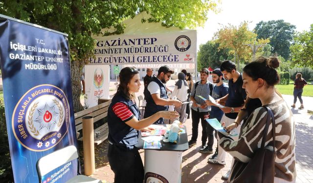 Gaziantep İl Emniyet Müdürlüğü, GAÜN kampüsünde öğrencileri bilgilendirdi