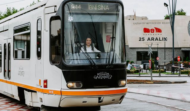 GAZİANTEPLİLER DİKKAT! Tramvay ve otobüs saatleri uzatıldı!