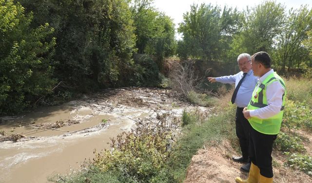 Belediye Başkanı Doğan, çizmeleri giyip sahaya indi