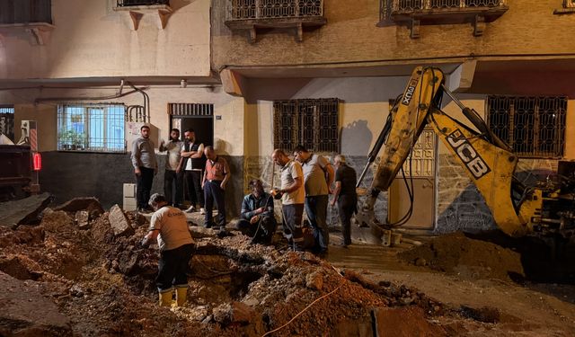 Gaziantep'te alt yapı çalışması sırasında doğal gaz borusu delindi