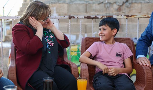 Başkan Şahin, doğuştan kulak yokluğu bulunan minik Sabri’nin hayallerine dokundu