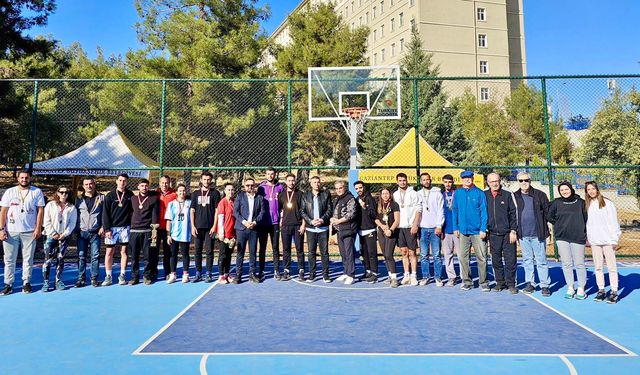 Cumhuriyet Bayramı etkinlikleri kapsamında GAÜN’de basketbol turnuvası düzenlendi