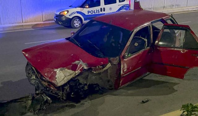 GAZİANTEP - Trafik kazasında 1 kişi öldü, 4 kişi yaralandı