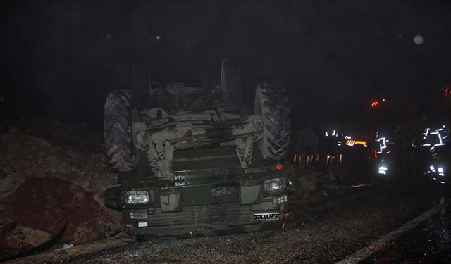 Son dakika: Askeri araç devrildi: 4'ü ağır 10 yaralı