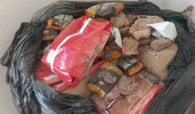 Gaziantep'te tüketime uygun olmayan 5 ton pasta malzemesi imha edildi