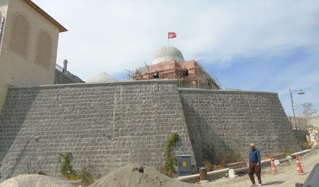 Depremde yıkılan Hazreti Ukkaşe Türbesi yeniden yapılıyor