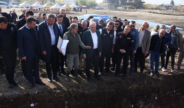 İçişleri Bakan Yardımcısı Karaloğlu, Gaziantep İslahiye'de fay hatları çalışmasını inceledi