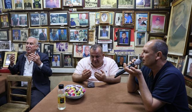 Ölüler kıraathanesinde bayram geleneği bozulmadı
