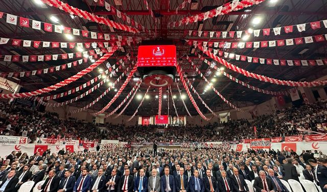 Yeniden Refah Partisi Genel Başkanı Erbakan, Gaziantep'te partisinin il kongresine katıldı