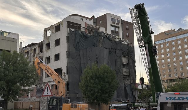 Gaziantep'te Ağır hasarlı bina yıkımında çökme meydana geldi