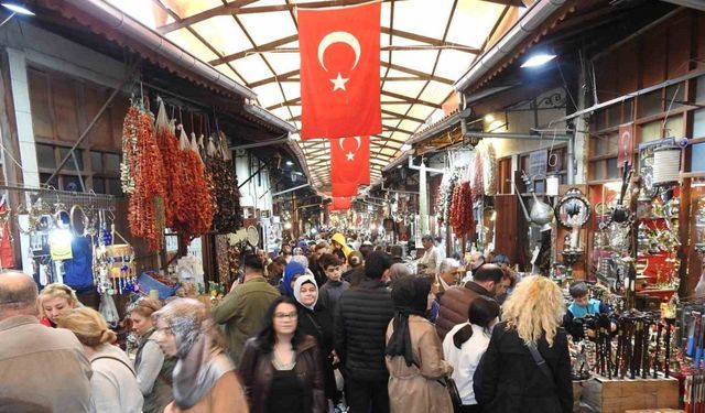 Gaziantep’teki yerli turist yoğunluğu esnafa çifte bayram yaşattı