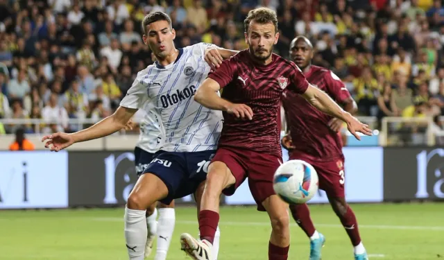 Fenerbahçe’ye sezonun ilk kırmızı kartı: Mert Müldür tarihe geçti