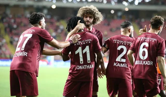 10 kişi kalan Fenerbahçe, küme düşen Hatay'dan 4 gol yedi