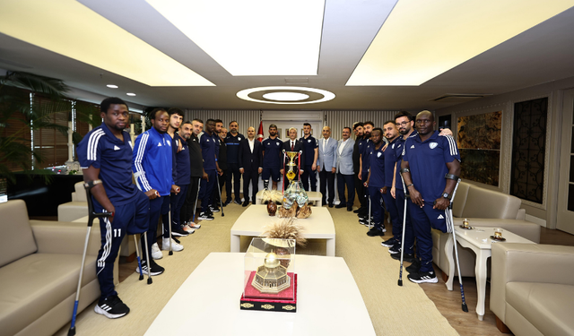 Şampiyon kupayı Başkan Tahmazoğlu’na getirdi