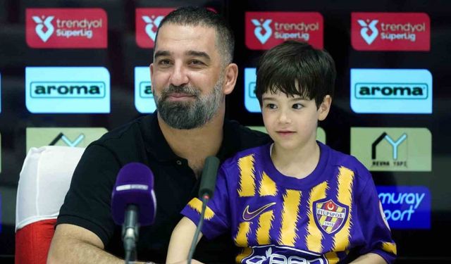 Arda Turan: "Önümüzde yurt dışından 4 teklif var"