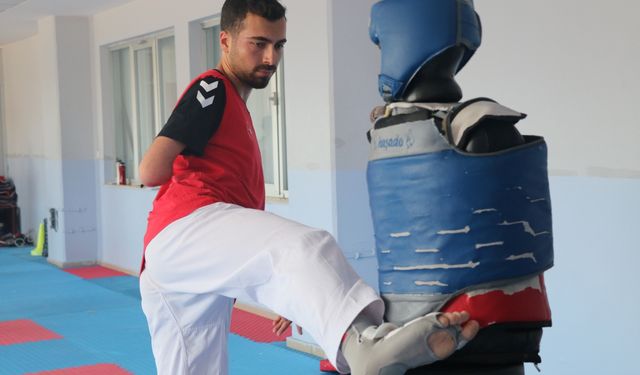 Fiziksel engelli milli tekvandocu Osman Ertürk'ün gözü altın madalyada
