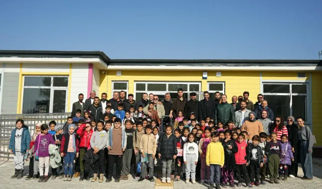 "Siyah Bere" dizisi ekibi Gaziantep'te bir okula kütüphane kurdu