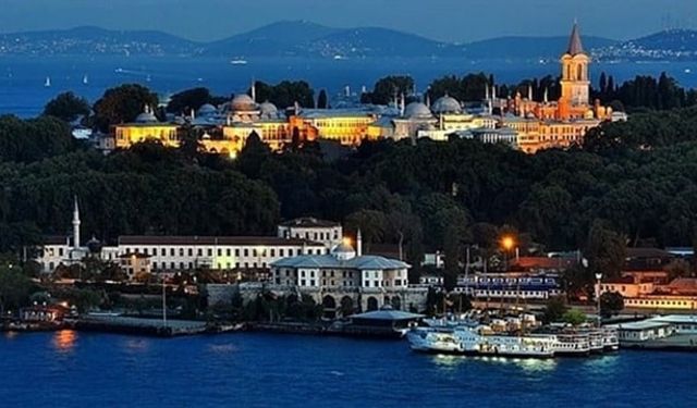 Topkapı Sarayı gece ziyaretçilerini ağırlamaya başladı