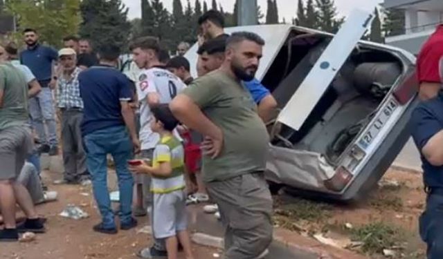 Gaziantep'te Otomobil refüjdeki aydınlatma direğine çarptı: 1 yaralı
