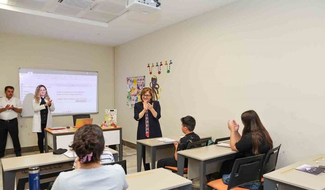 Şahin, GASMEK’te eğitim alan öğrencilerin yeteneklerini ilgiyle izledi