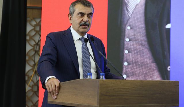Bakan Tekin, Gaziantep'te İlçe Milli Eğitim Müdürleri Toplantısı'nda konuştu