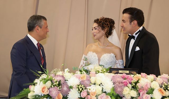 Yeni ve eski vekiller dünür oldu! CHP lideri Özgür Özel Gaziantep'te nikah şahidi oldu