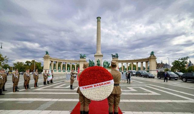 TBMM Başkanı Kurtulmuş, Budapeşte’deki Meçhul Asker Anıtı’na çelenk bıraktı