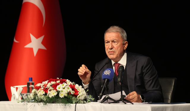 TBMM Milli Savunma Komisyonu Başkanı Akar, Gaziantep'te öğrencilerle buluştu