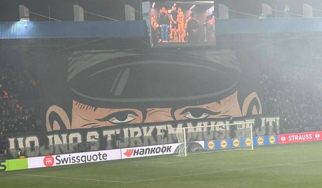 Skandal pankart: Türklerle savaş olmalı