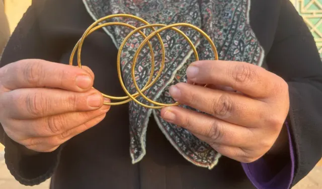 Gaziantep'te düşürdüğü 40 gram altın çöplükte bulunan kadın gözyaşlarını tutamadı