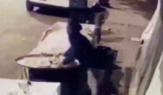 Gaziantep'te manavdan meyve çalarken kameraya yakalandı!