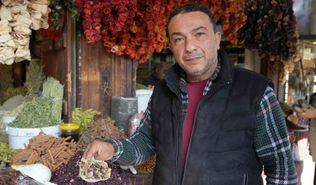 Gaziantep'te hasta olan vatandaşlar çareyi aktarlarda arıyor