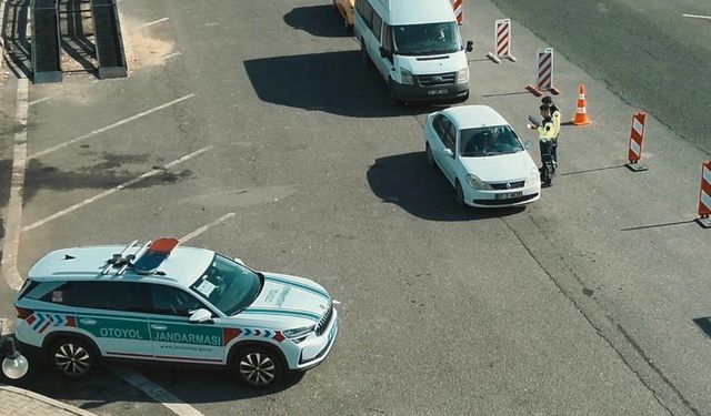 Gaziantep’te jandarmadan dron destekli trafik denetimi