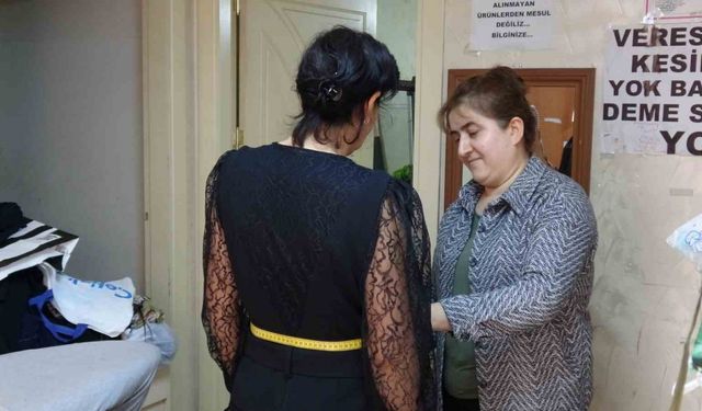 Gaziantepli Kadın terzi kızlarının okuması için makine başına geçti