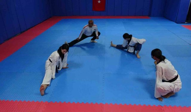 Tekvandocu babanın 3 kızı milli tekvandocu oldu