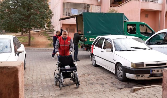 Şehitkamil’den özel gereksinimli bireylere tekerlekli sandalye