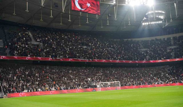 Beşiktaş Stadı'nda 'istifa' sesleri!