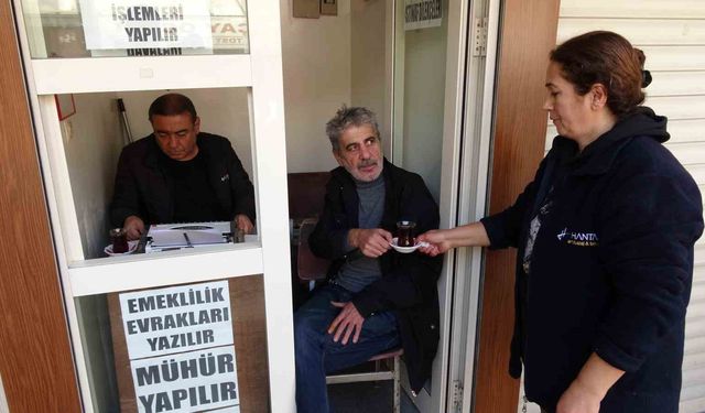 Gaziantep’in en çok konuşulan kadın çaycısı!