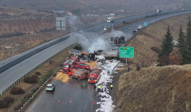 Gaziantep'te çarpışan 3 tırda yangın çıktı