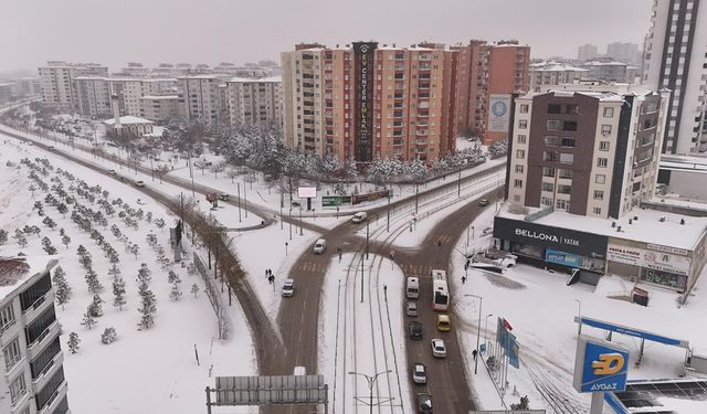 Gaziantep Büyükşehir’den karla mücadelede kesintisiz çalışma