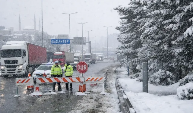 Kar alarmı! Gaziantep'te olumsuz hava koşulları nedeniyle tırların yarın şehir merkezine girmesi yasaklandı