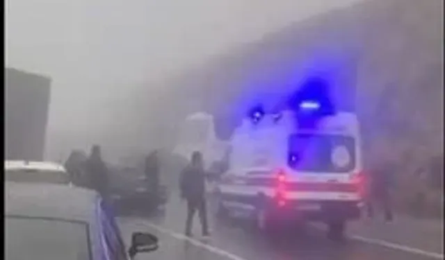 Gaziantep-Şanlıurfa yolunda sis nedeniyle zincirleme kaza: Ölü ve yaralılar var