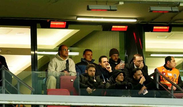 Galatasaray'ın yeni transferi Noa Lang tribünde