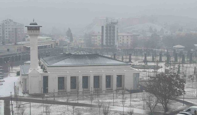 Gaziantep'te beklenen kar yağışı etkisini göstermeye başladı