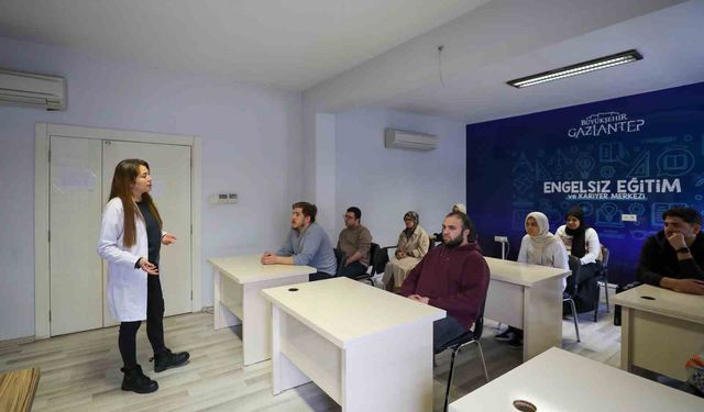 Gaziantep'te görme engelli kursiyerler için E-KPSS eğitim desteği