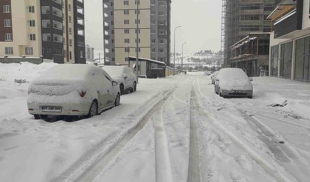 Gaziantep'te kar yağışı devam ediyor