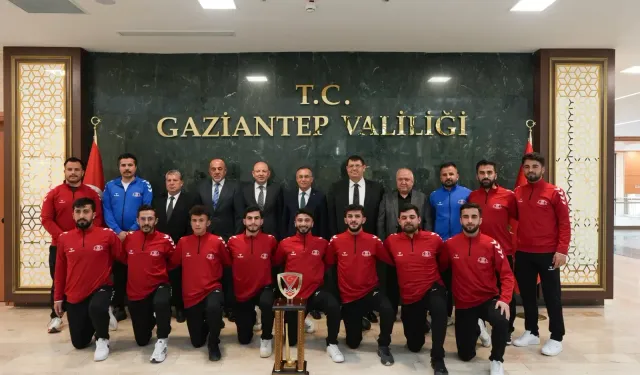 Hokeyin şampiyonu Volkan Group'tan Vali Çeber'e ziyaret