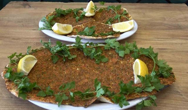 Gaziantep'te AB tescilli lahmacun sarımsaklı ve sebzeli yapılıyor