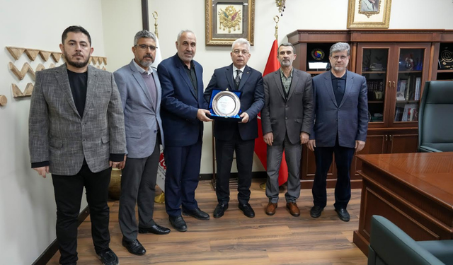 Nizip İmam Hatip Derneği’nden Başkan Mehmet Özyurt’a teşekkür plaketi