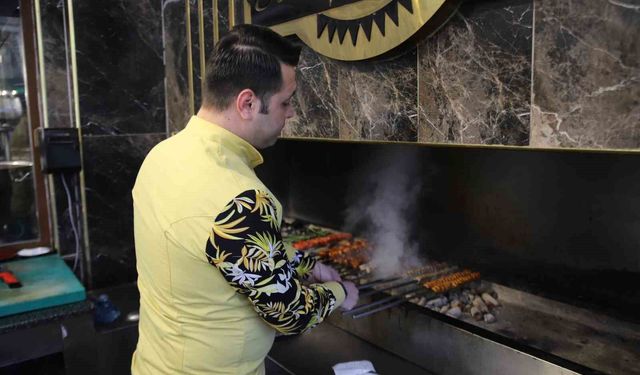 Gaziantep'te babalarından kalan 54 yıllık lokantayı ayakta tutuyorlar